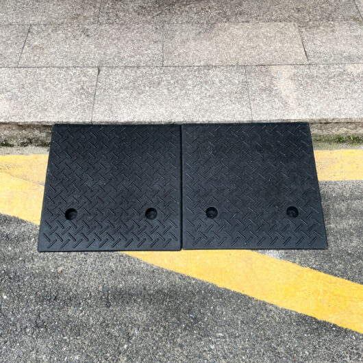 Set of 2 Rubber Kerb Ramp